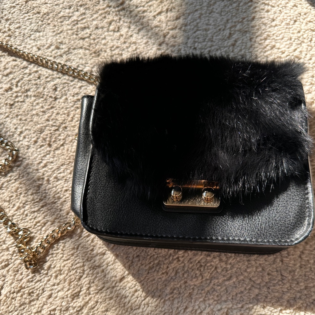 Rare Vintage Y2k Sondra Roberts Crossbody Black W/Fur And Gold Lock